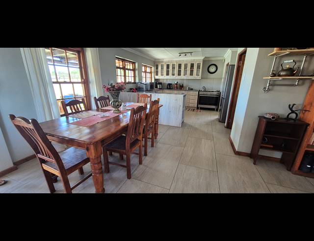 5 BEDROOM HOUSE FOR SALE IN CAPE FARMS